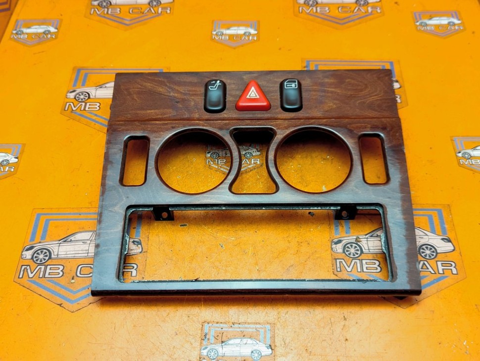 Накладка блока климата MERCEDES-BENZ E-класс W210/S210 рестайлинг (1999 - 2003) E 200 2.0 MT (163 л.с.) фото 1 &mdash; Разборка Мерседес