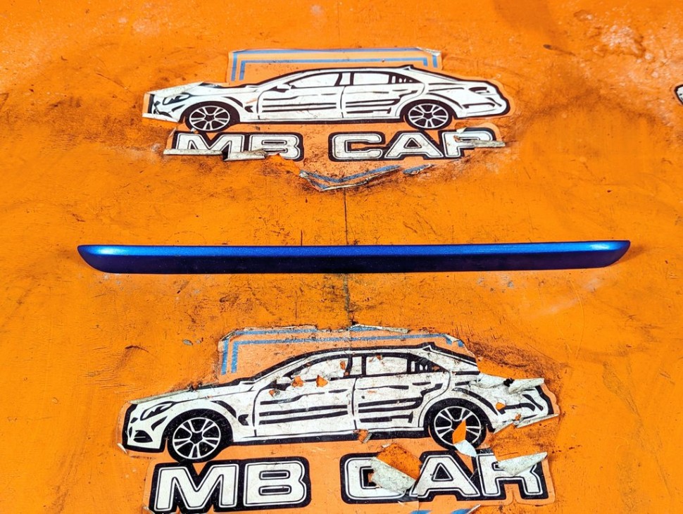 Накладка крышки багажника MERCEDES-BENZ E-класс W124/S124/C124/A124 (1984 - 1997) фото 1 &mdash; Разборка Мерседес