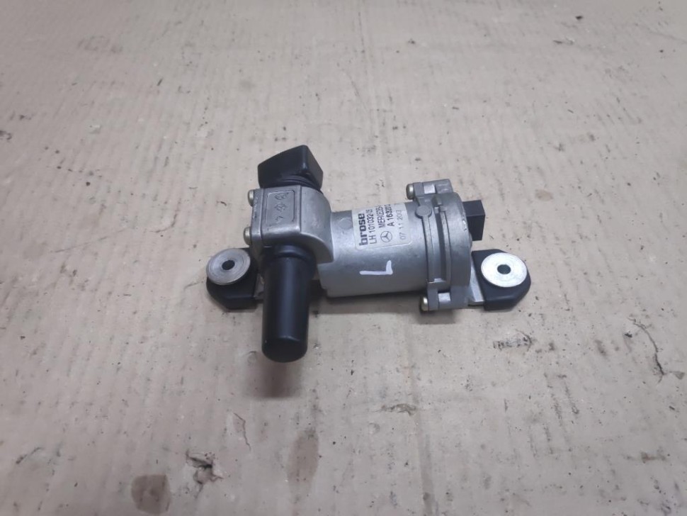 Моторчик задней форточки MERCEDES-BENZ M-класс W163 рестайлинг (2001 - 2005) фото 1 — Разборка Мерседес