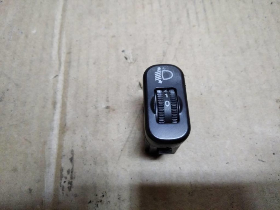 Кнопка корректора фар MERCEDES-BENZ Sprinter W906 (2006 - 2019) фото 1 — Разборка Мерседес