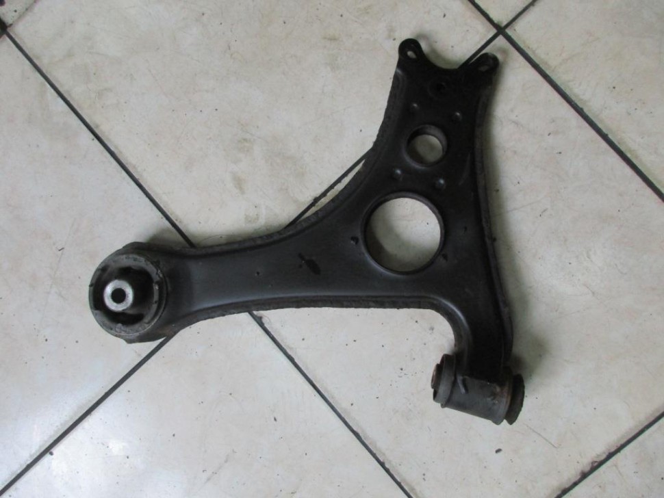 Рычаг передний нижний правый MERCEDES-BENZ A-класс W168 рестайлинг (2001 - 2004) фото 1 — Разборка Мерседес