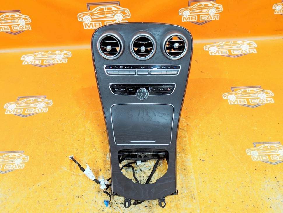 Накладка консоли (борода) MERCEDES-BENZ C-класс W205/S205/C205/A205 (2014 - 2018) фото 1 — Разборка Мерседес