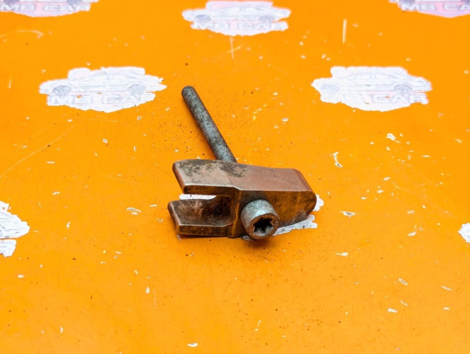 Кронштейн крепления форсунок MERCEDES-BENZ V-класс W638/W639 (1996 - 2003) фото 1 &mdash; Разборка Мерседес