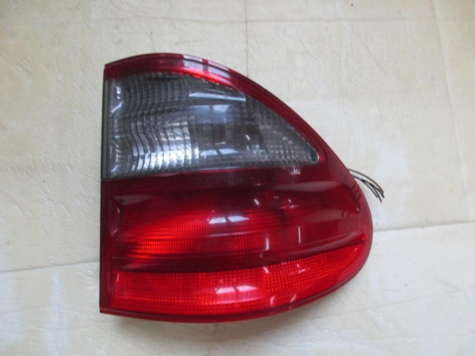 Фонарь задний правый MERCEDES-BENZ E-класс W210/S210 рестайлинг (1999 - 2003) фото 1 — Разборка Мерседес