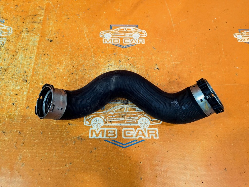Патрубок интеркулера MERCEDES-BENZ C-класс W204/S204 (2006 - 2011) фото 1 — Разборка Мерседес