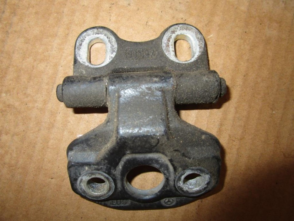 Петля двери MERCEDES-BENZ E-класс W210/S210 (1995 - 1999) фото 1 — Разборка Мерседес
