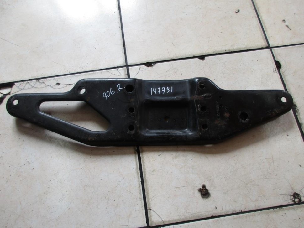 Кронштейн рессоры MERCEDES-BENZ Sprinter W906 (2006 - 2019) фото 1 — Разборка Мерседес