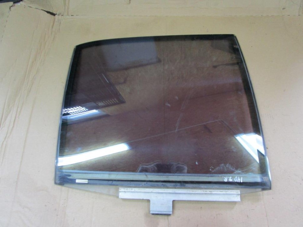 Стекло заднее правое MERCEDES-BENZ S-класс W140 (1991 - 1998) фото 1 — Разборка Мерседес