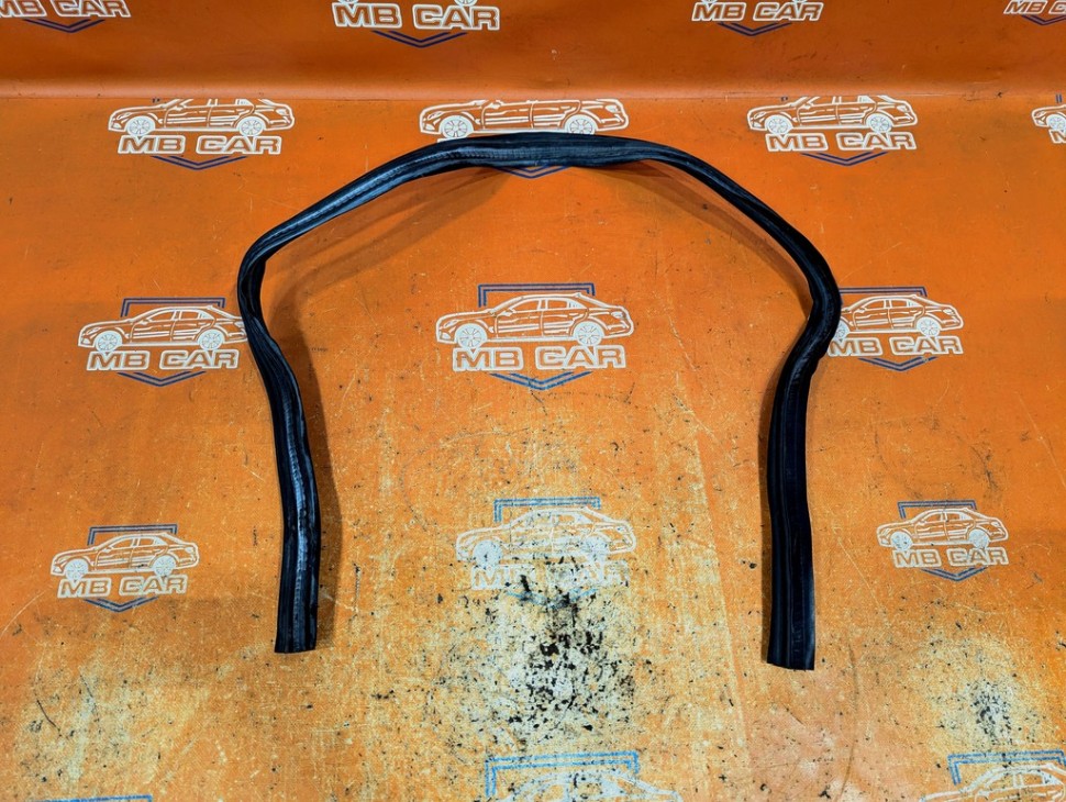 Уплотнитель капота MERCEDES-BENZ E-класс W210/S210 рестайлинг (1999 - 2003) фото 1 — Разборка Мерседес