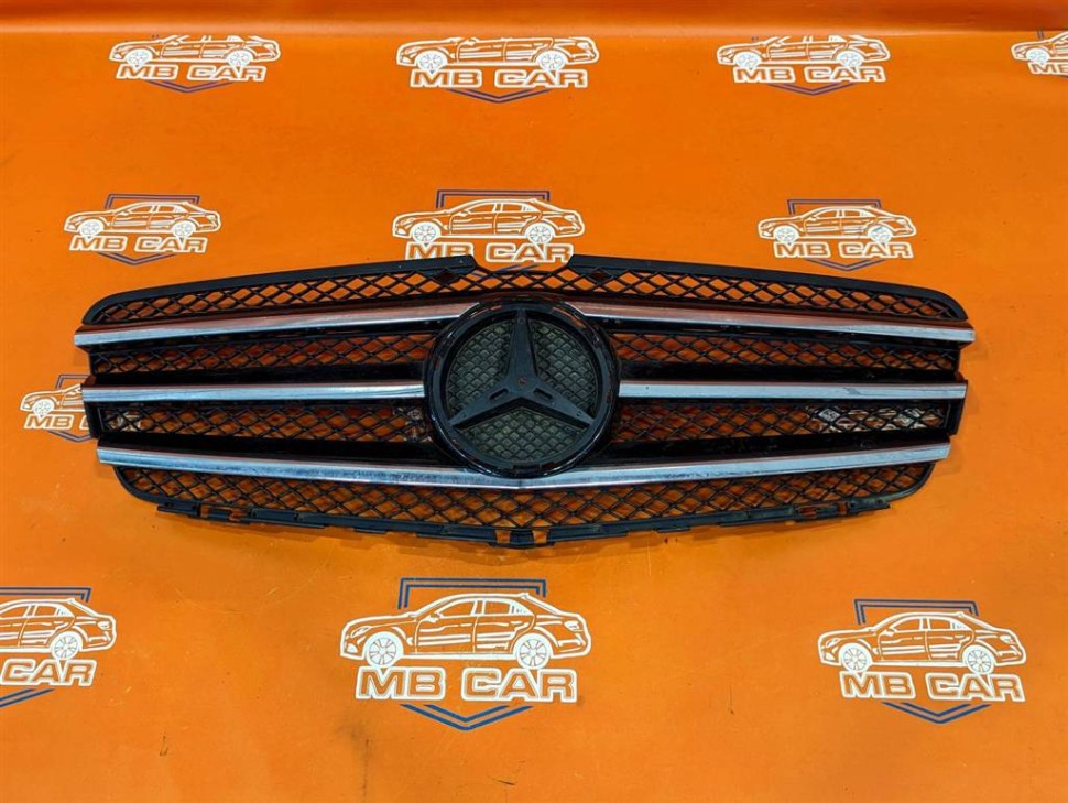 Решетка радиатора MERCEDES-BENZ R-класс W251 (2005 - 2007) фото 1 — Разборка Мерседес