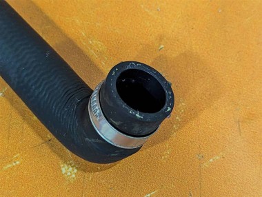 Патрубок ОЖ MERCEDES-BENZ E-класс W210/S210 (1995 - 1999) — Разборка Мерседес