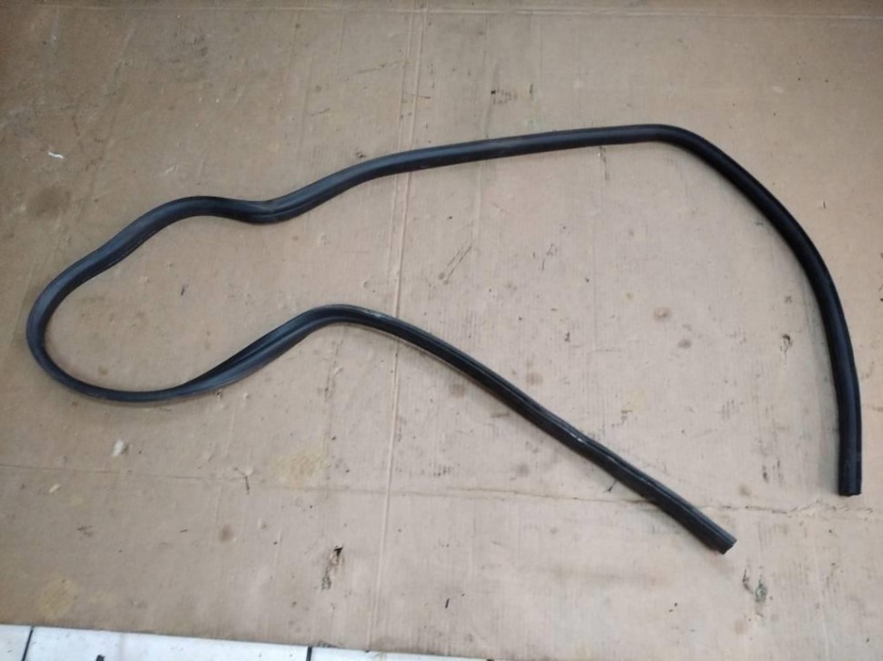 Уплотнитель моторного отсека MERCEDES-BENZ E-класс W211/S211 (2002 - 2006) фото 1 — Разборка Мерседес