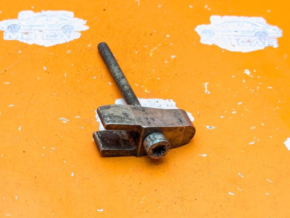 Кронштейн крепления форсунок MERCEDES-BENZ V-класс W638/W639 (1996 - 2003) фото 1 &mdash; Разборка Мерседес