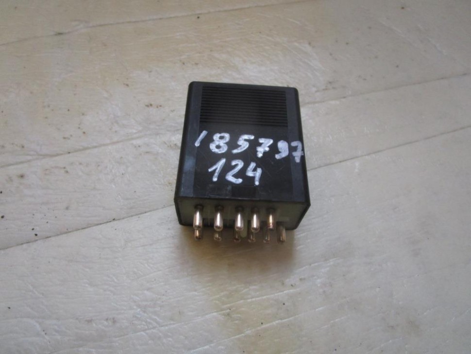 Блок рециркуляции ОГ MERCEDES-BENZ E-класс W124/S124/C124/A124 (1984 - 1997) фото 1 — Разборка Мерседес