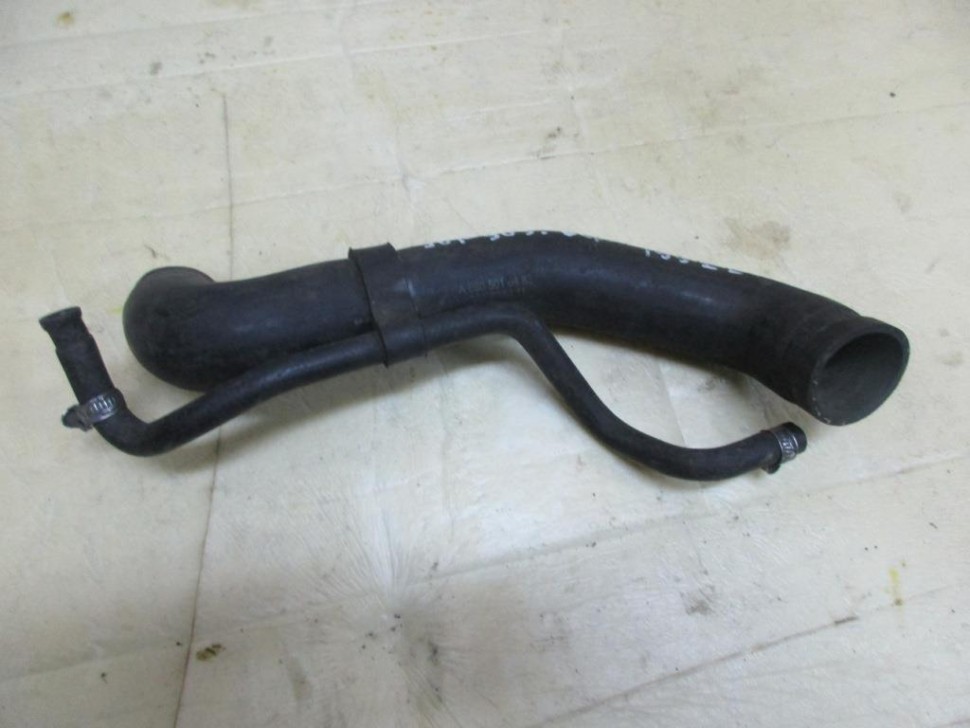 Патрубок радиатора MERCEDES-BENZ Sprinter W901-905 (1995 - 2006) фото 1 — Разборка Мерседес