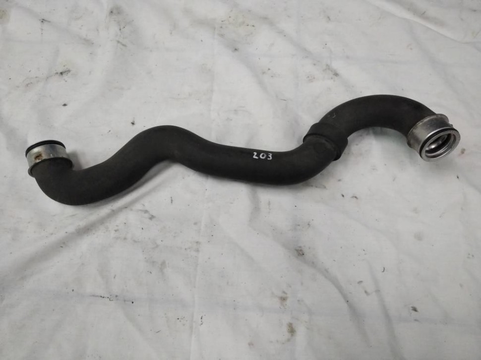 Патрубок радиатора MERCEDES-BENZ C-класс W203/S203/CL203 (2000 - 2004) фото 1 — Разборка Мерседес