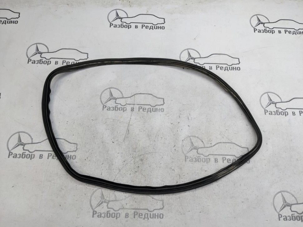 Уплотнитель крышки багажника MERCEDES-BENZ Vito W639 (2003 - 2010) фото 1 — Разборка Мерседес