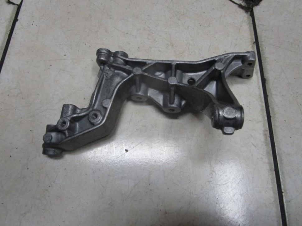 Кронштейн MERCEDES-BENZ C-класс W204/S204 (2006 - 2011) фото 1 — Разборка Мерседес