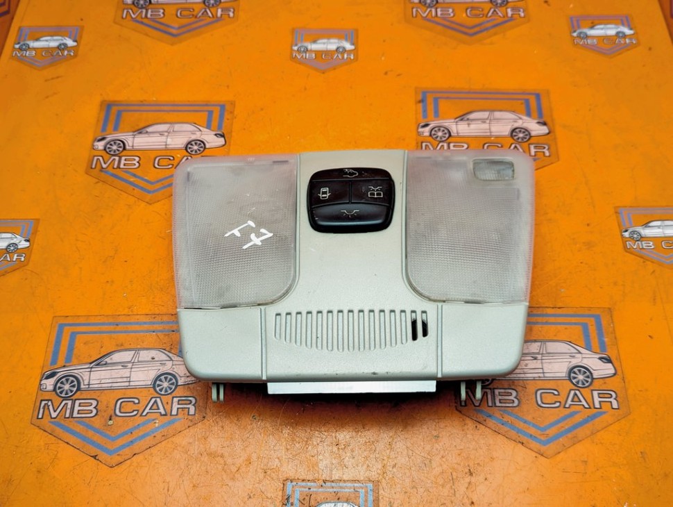 Плафон салона MERCEDES-BENZ E-класс W210/S210 рестайлинг (1999 - 2003) E 200 2.0 MT (163 л.с.) фото 1 &mdash; Разборка Мерседес