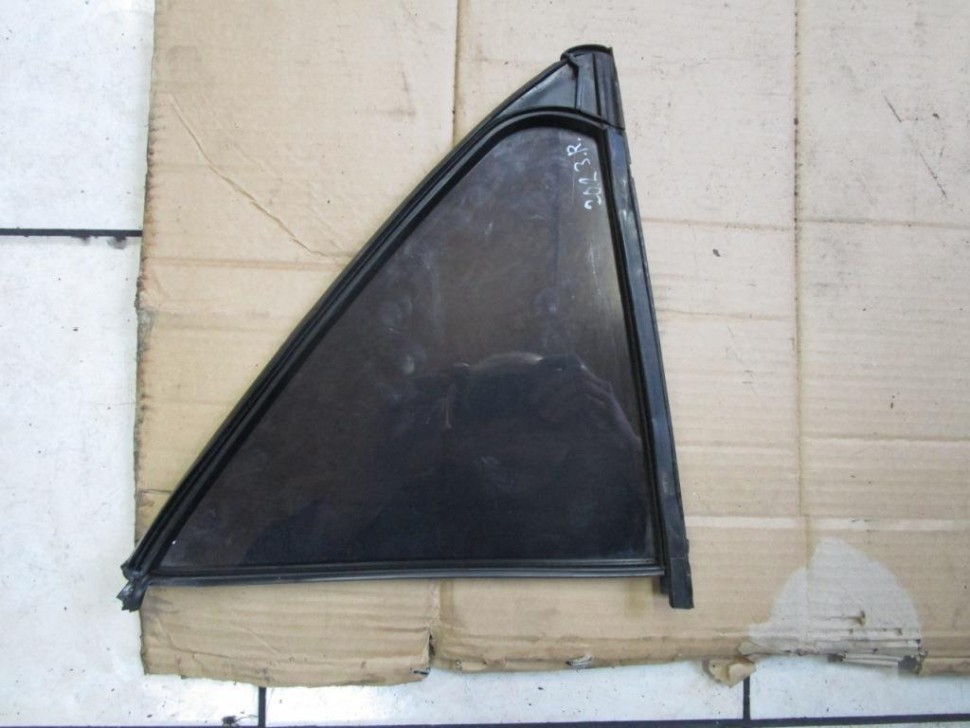 Стекло заднее правое MERCEDES-BENZ C-класс W202/S202 (1993 - 1997) фото 1 — Разборка Мерседес