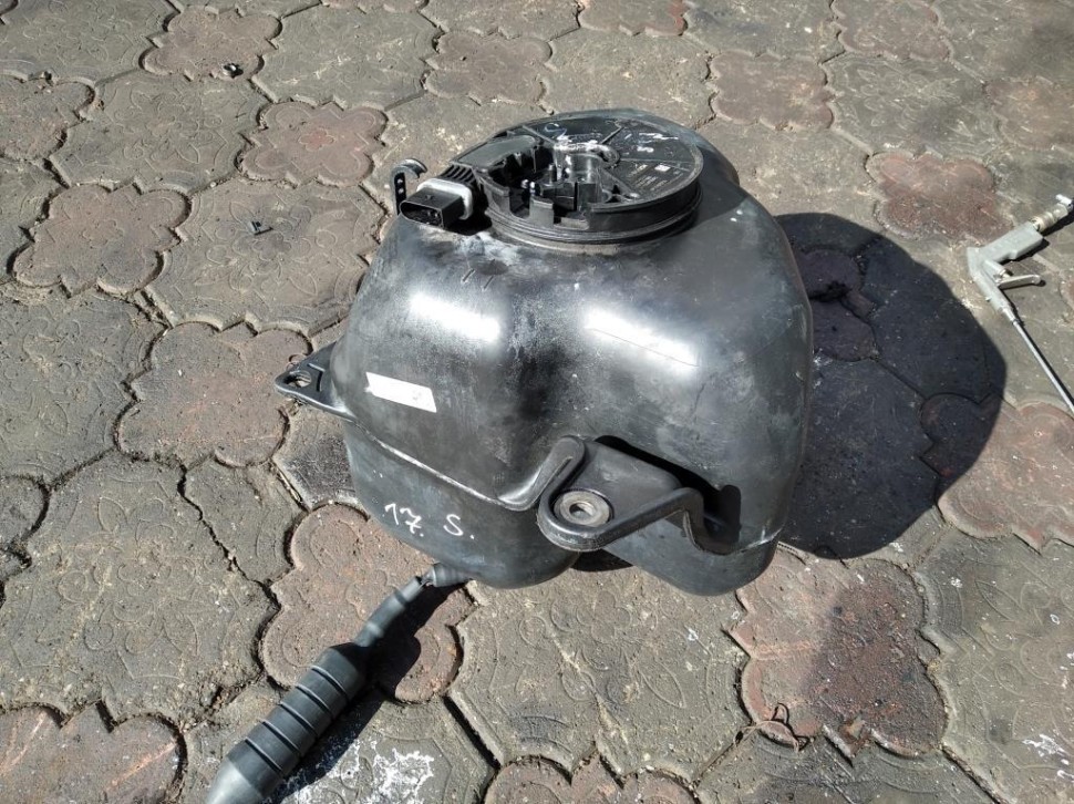 Бак ADBLUE MERCEDES-BENZ Sprinter W906 (2006 - 2019) фото 1 — Разборка Мерседес