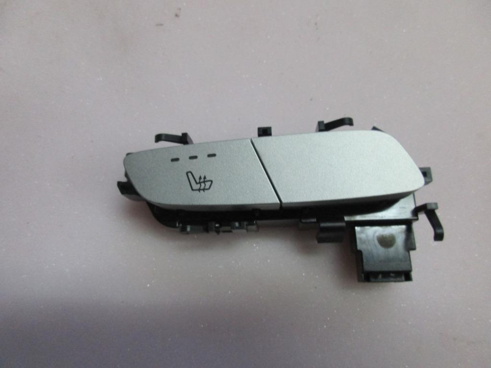 Кнопка обогрева сидений MERCEDES-BENZ C-класс W205/S205/C205/A205 (2014 - 2018) фото 1 — Разборка Мерседес