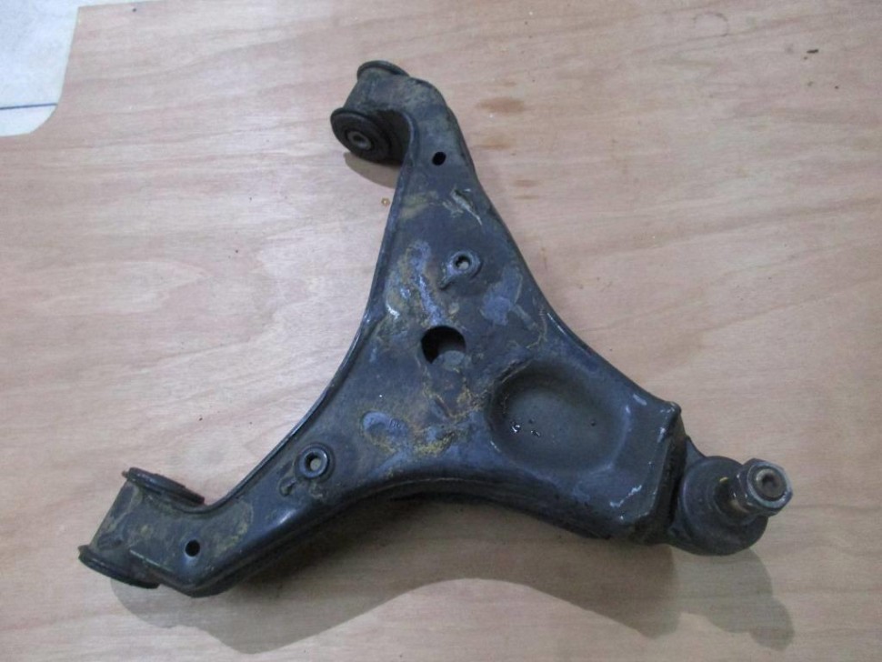 Рычаг передний нижний левый MERCEDES-BENZ Sprinter W906 (2006 - 2019) фото 1 — Разборка Мерседес