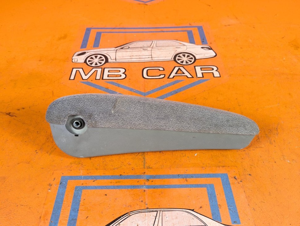 Подлокотник MERCEDES-BENZ V-класс W638/W639 (1996 - 2003) V 220 2.1 D AT (122 л.с.) фото 1 &mdash; Разборка Мерседес