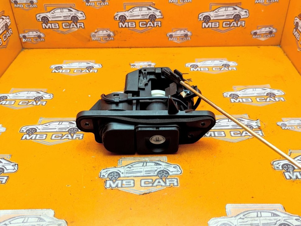 Ручка открытия багажника MERCEDES-BENZ S-класс W220 (1998 - 2005) фото 1 &mdash; Разборка Мерседес