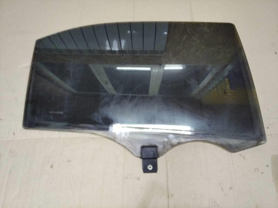 Стекло заднее правое MERCEDES-BENZ S-класс W220 (1998 - 2005) фото 1 — Разборка Мерседес