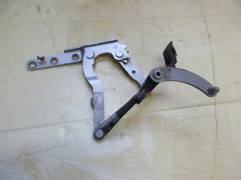 Петля капота MERCEDES-BENZ S-класс W221 (2005 - 2009) фото 1 — Разборка Мерседес