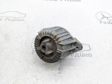 Опора двигателя MERCEDES-BENZ C-класс W204/S204 (2006 - 2011) — Разборка Мерседес