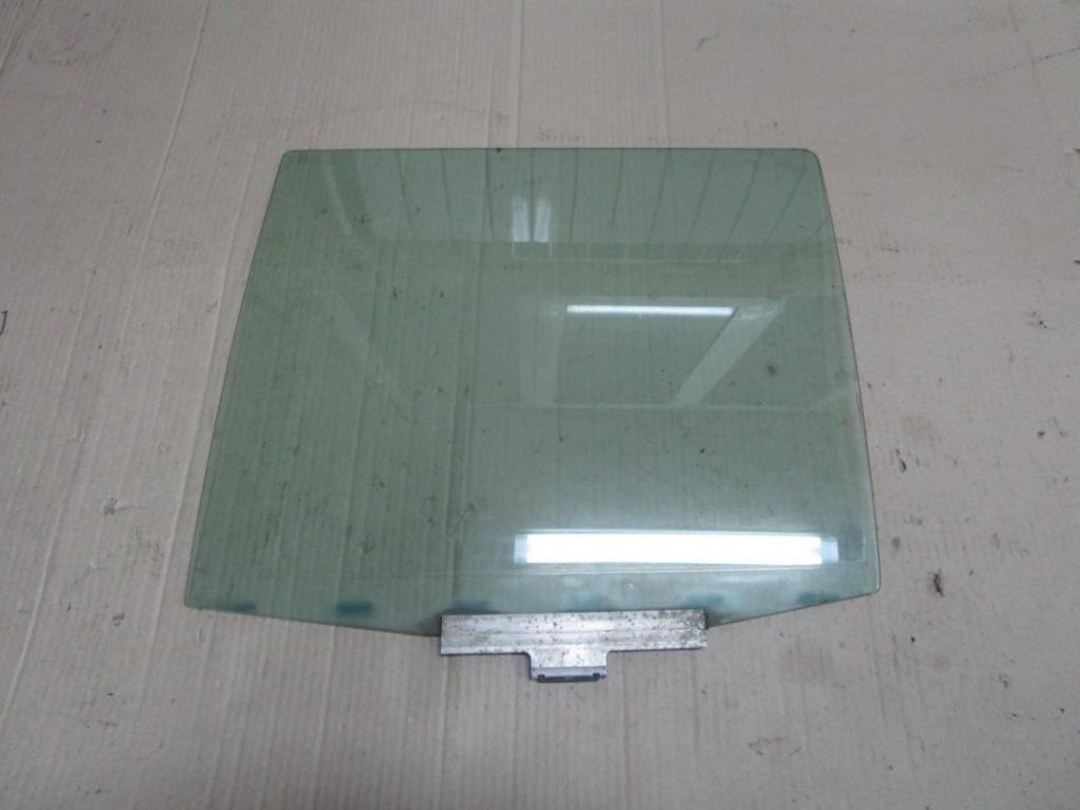 Стекло заднее левое MERCEDES-BENZ W124 W124/S124/C124/A124 (1984 - 1993) фото 1 — Разборка Мерседес