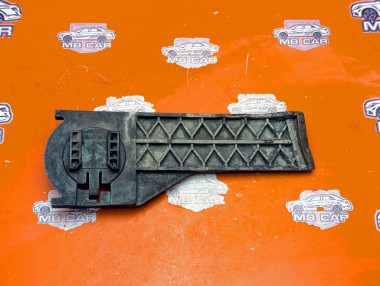 Кронштейн радиатора MERCEDES-BENZ CLA-класс C117/X117 рестайлинг (2016 - 2019) &mdash; Разборка Мерседес