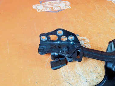 Петля капота MERCEDES-BENZ GLC-класс X253 рестайлинг (2019 - 2025) &mdash; Разборка Мерседес