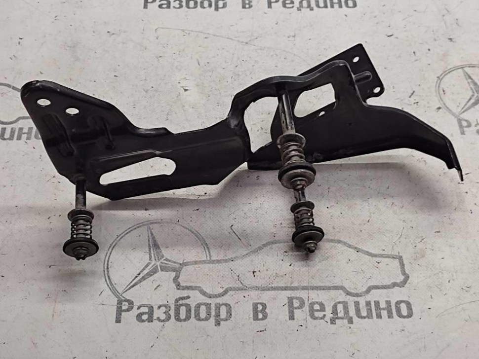 Кронштейн компрессора подвески MERCEDES-BENZ R-класс W251 (2005 - 2007) фото 1 — Разборка Мерседес