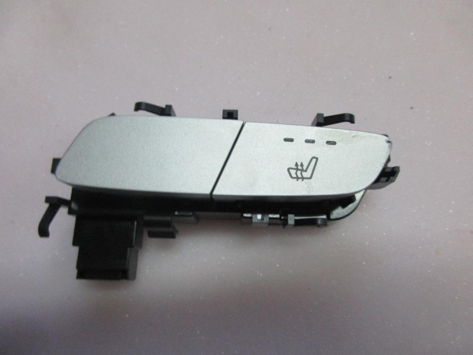 Кнопка обогрева сидений MERCEDES-BENZ C-класс W205/S205/C205/A205 (2014 - 2018) фото 1 — Разборка Мерседес