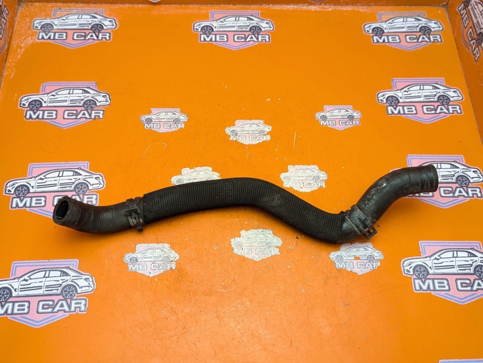 Патрубок ОЖ MERCEDES-BENZ C-класс W203/S203/CL203 (2000 - 2004) фото 1 &mdash; Разборка Мерседес