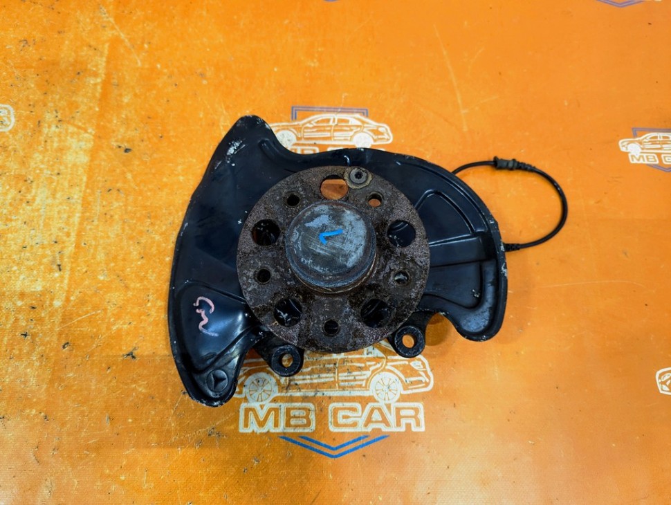 Кулак поворотный передний левый MERCEDES-BENZ C-класс W203/S203/CL203 (2000 - 2004) фото 1 — Разборка Мерседес