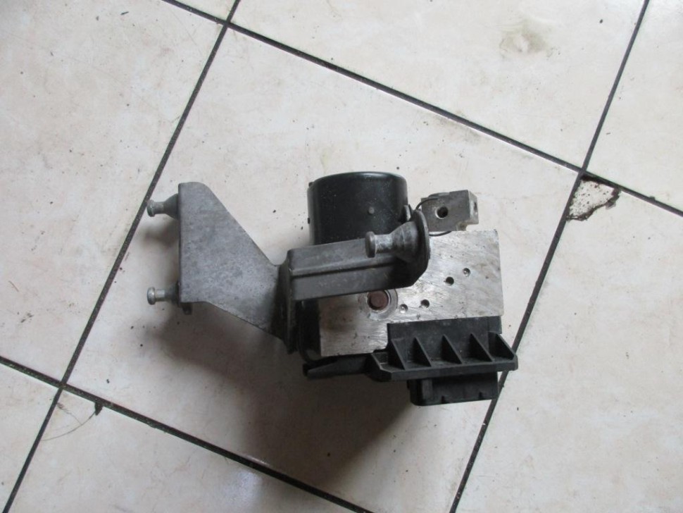 Блок ABS MERCEDES-BENZ S-класс W220 (1998 - 2005) фото 1 — Разборка Мерседес