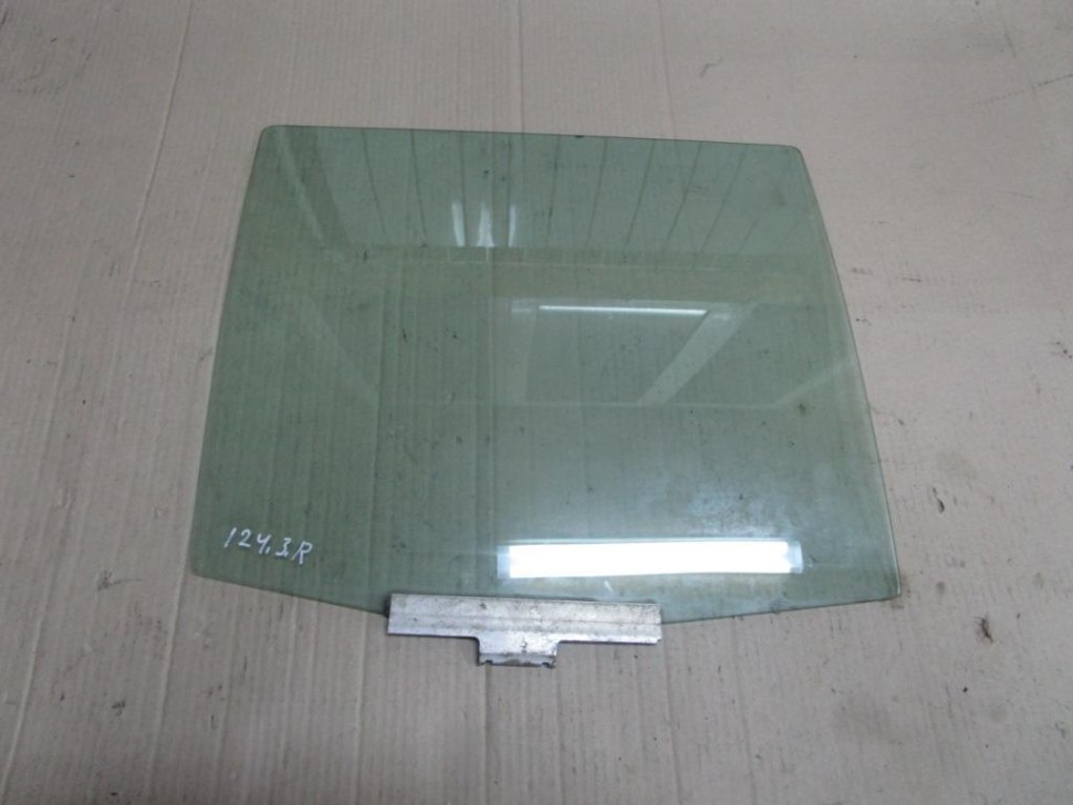 Стекло заднее правое MERCEDES-BENZ W124 W124/S124/C124/A124 (1984 - 1993) фото 1 — Разборка Мерседес