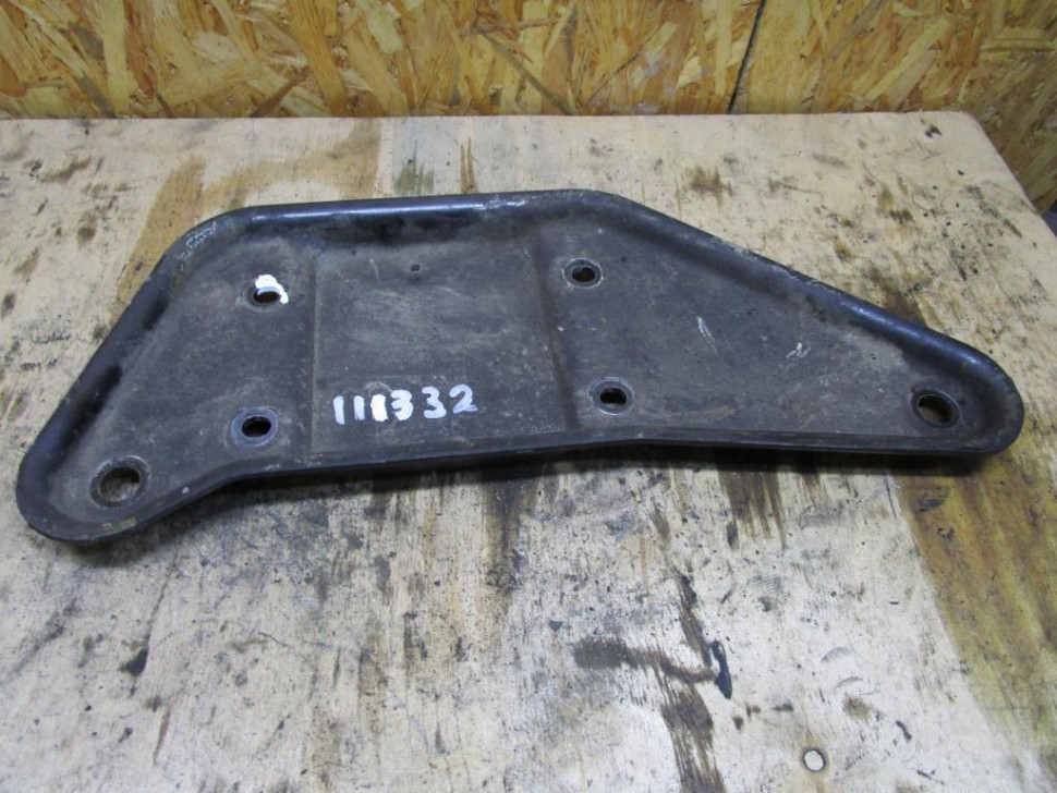 Кронштейн рессоры MERCEDES-BENZ Sprinter W901-905 (1995 - 2006) фото 1 — Разборка Мерседес