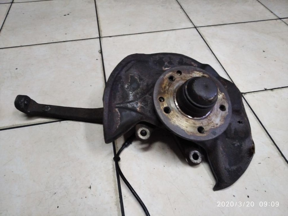 Кулак поворотный передний левый MERCEDES-BENZ C-класс W202/S202 рестайлинг (1997 - 2001) фото 1 — Разборка Мерседес