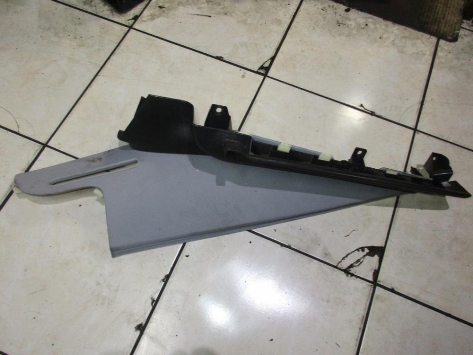 Накладка задней стойки MERCEDES-BENZ C-класс W203/S203/CL203 (2000 - 2004) фото 1 — Разборка Мерседес