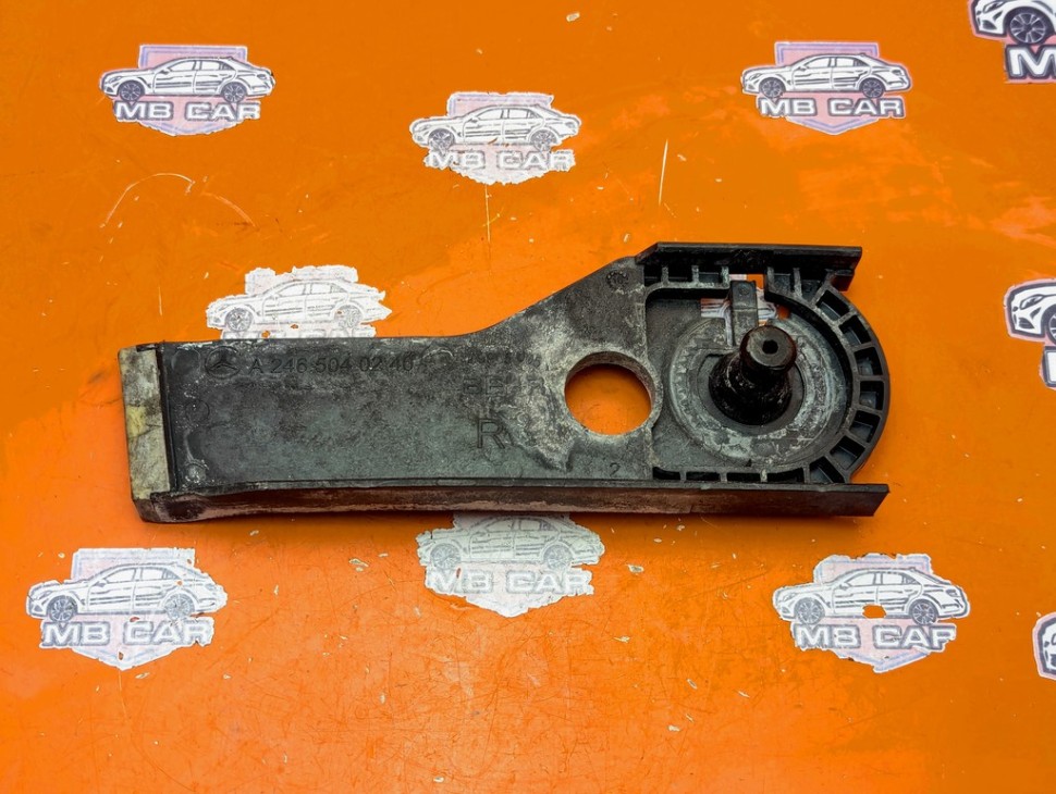 Кронштейн радиатора MERCEDES-BENZ CLA-класс C117/X117 рестайлинг (2016 - 2019) фото 1 &mdash; Разборка Мерседес