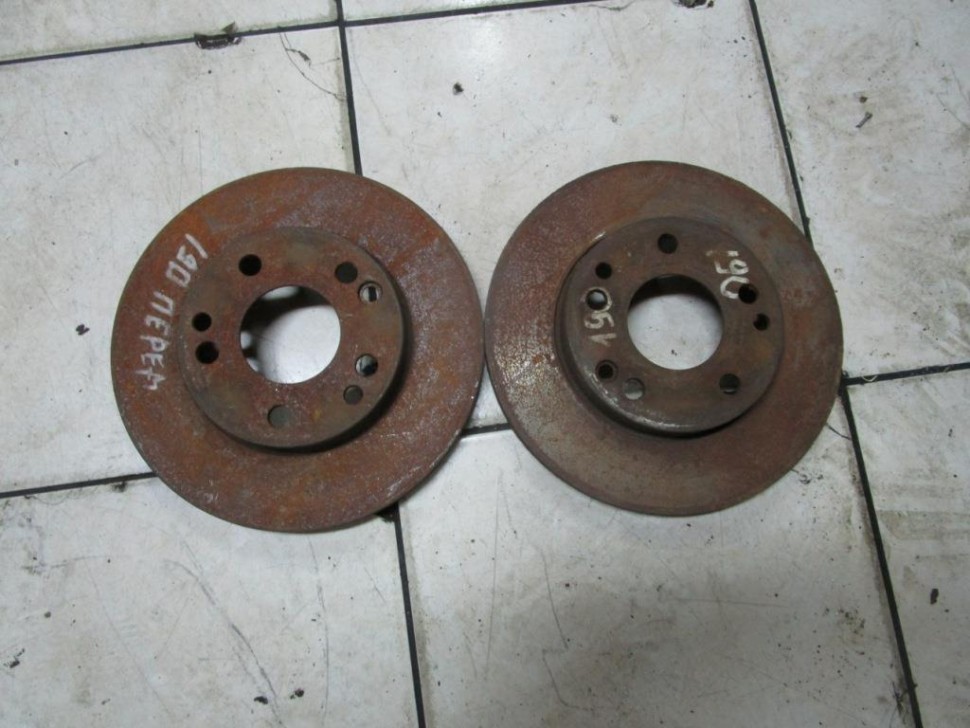 Диски тормозные перед MERCEDES-BENZ 190 (W201) W201 (1982 - 1993) фото 1 — Разборка Мерседес