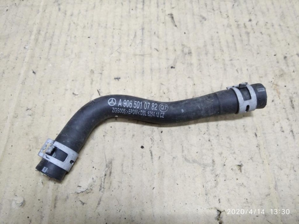 Патрубок ОЖ MERCEDES-BENZ Sprinter W906 (2006 - 2019) фото 1 — Разборка Мерседес