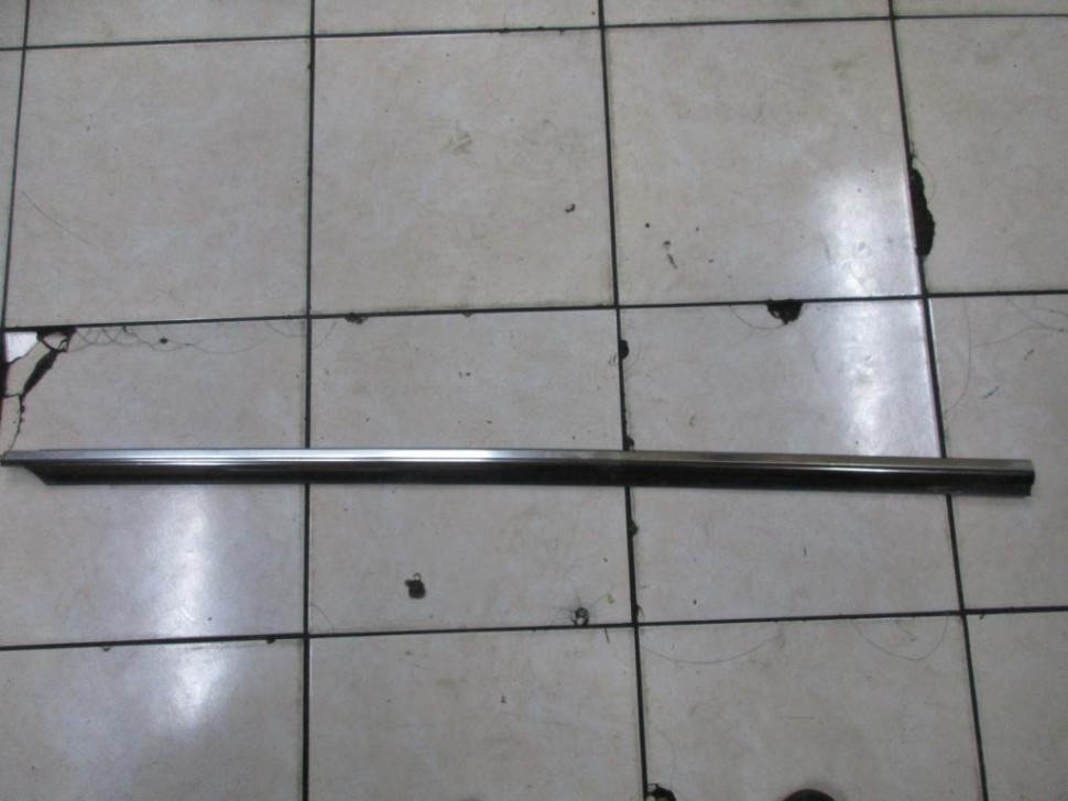 Молдинг стекла двери MERCEDES-BENZ S-класс W140 (1991 - 1998) фото 1 — Разборка Мерседес