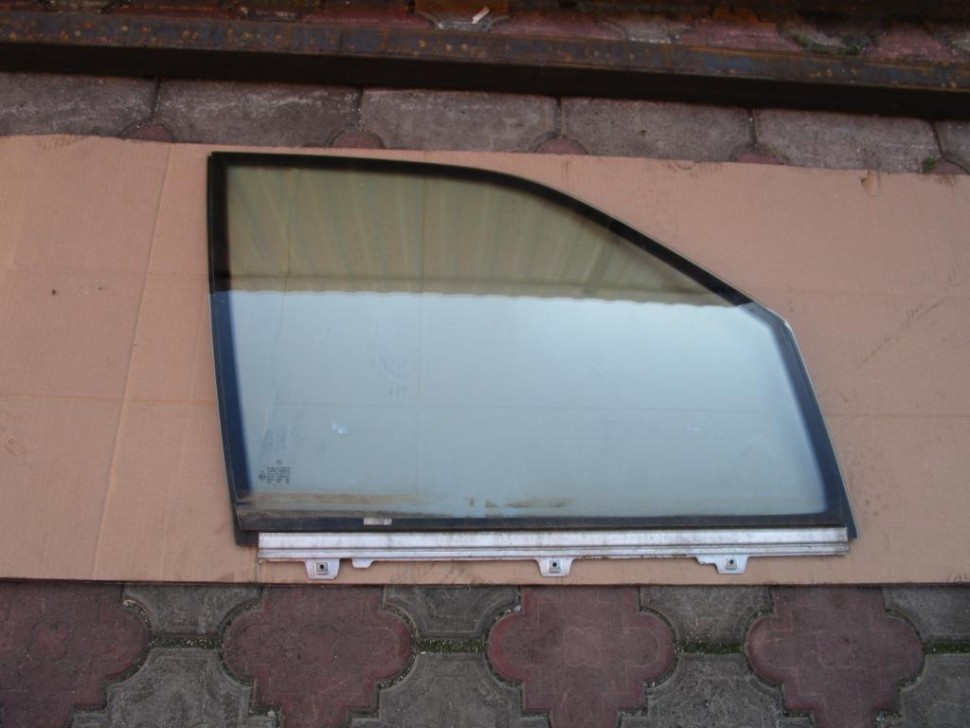 Стекло переднее правое MERCEDES-BENZ S-класс W140 (1991 - 1998) фото 1 — Разборка Мерседес