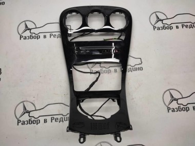 Накладка консоли (борода) MERCEDES-BENZ C-класс W205/S205/C205/A205 (2014 - 2018) — Разборка Мерседес